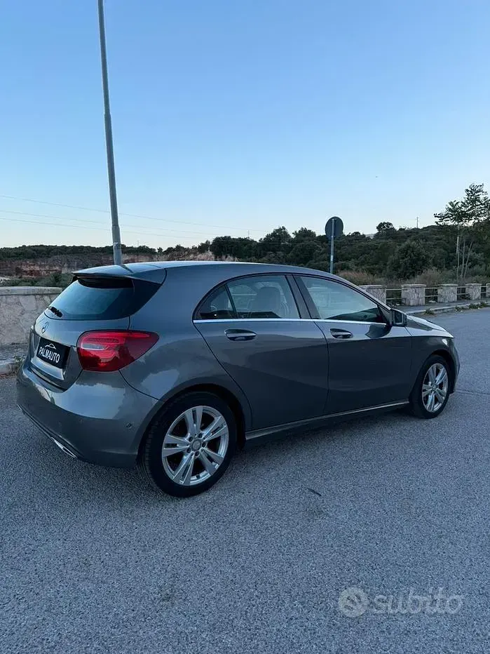 Usata Mercedes A180 Premium 109 CV (80 kW) 2017 Utilitaria