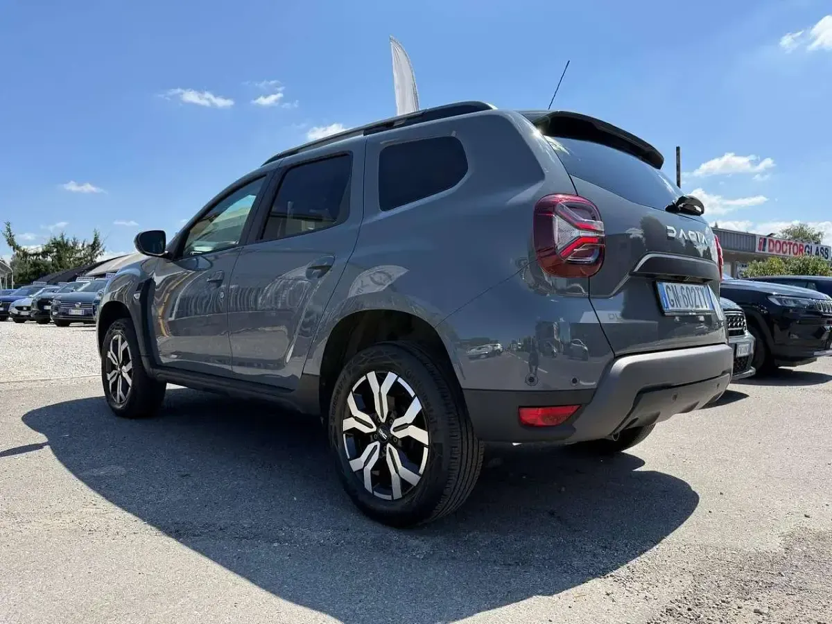 Usata Dacia Duster Journey 101 CV (74 kW) 2023 Grigio SUV