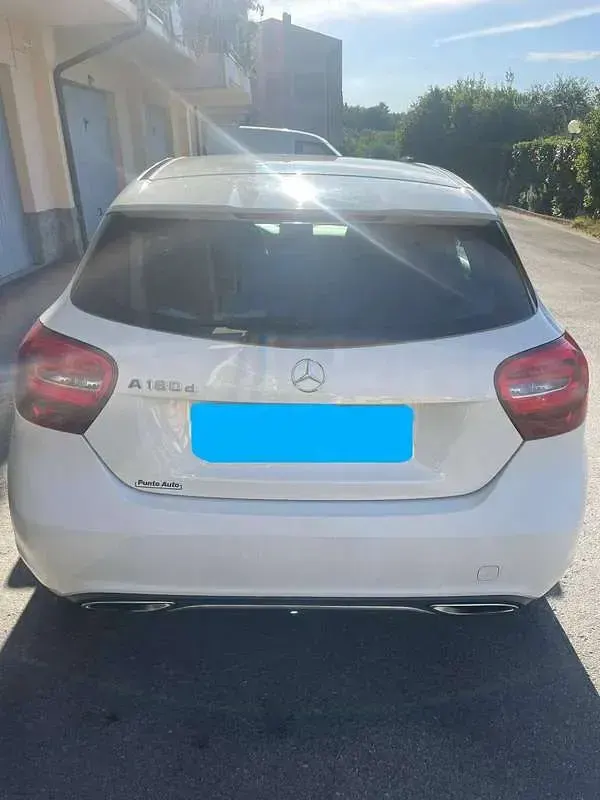 Usata Mercedes A180 Executive 109 CV (80 kW) 2017 Bianco Utilitaria