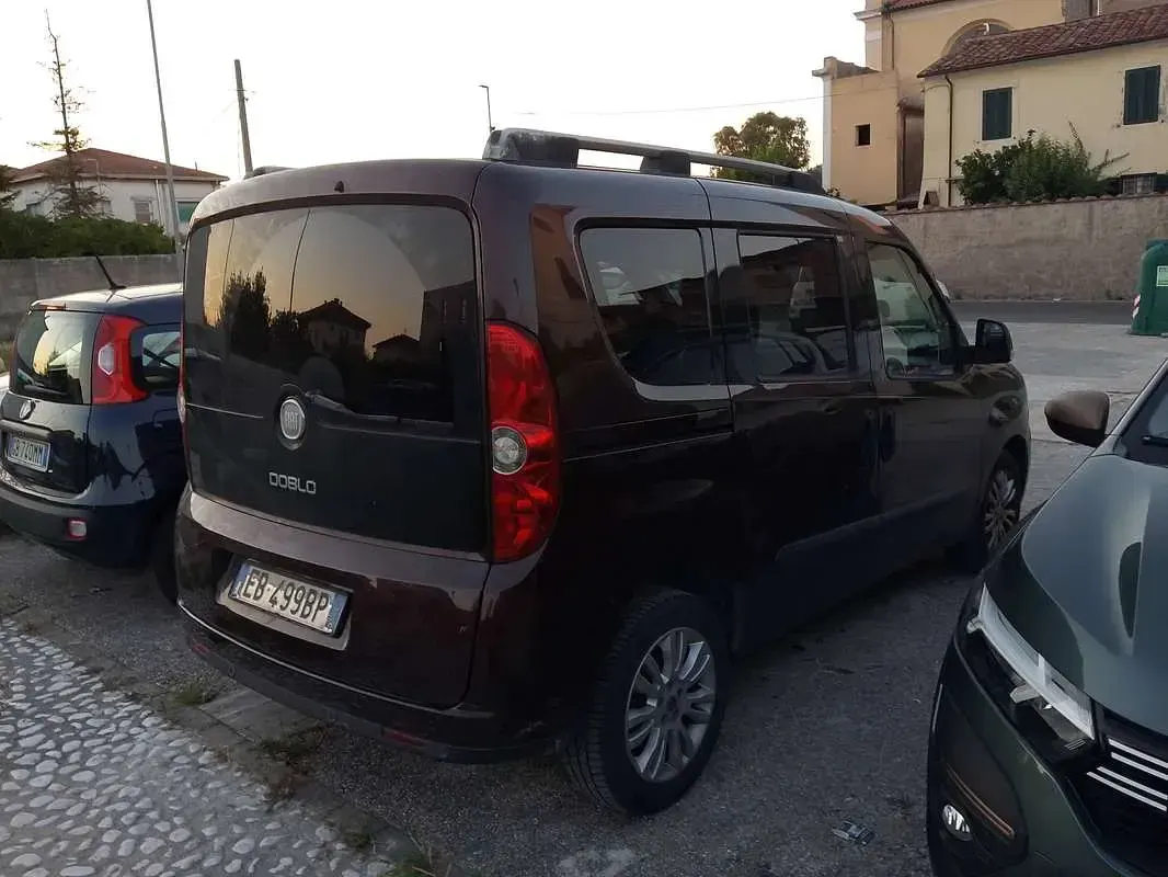 Usata Fiat Doblò Dynamic 135 CV (99 kW) 2010 Marrone Monovolume