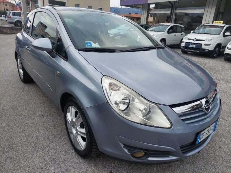 Usata Opel Corsa 75 CV (55 kW) 2007 Argento metallizzato Utilitaria