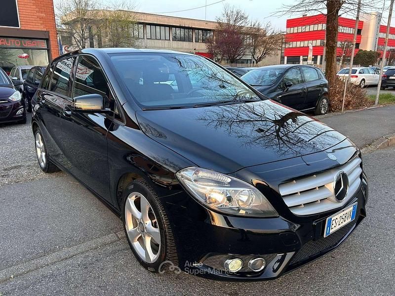 Usata Mercedes B180 Executive 109 CV (80 kW) 2013 Nero Utilitaria