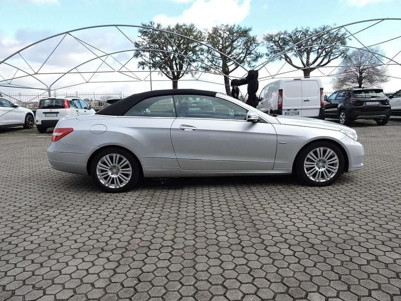 Usata Mercedes E220 170 CV (125 kW) 2012 Argento Cabrio