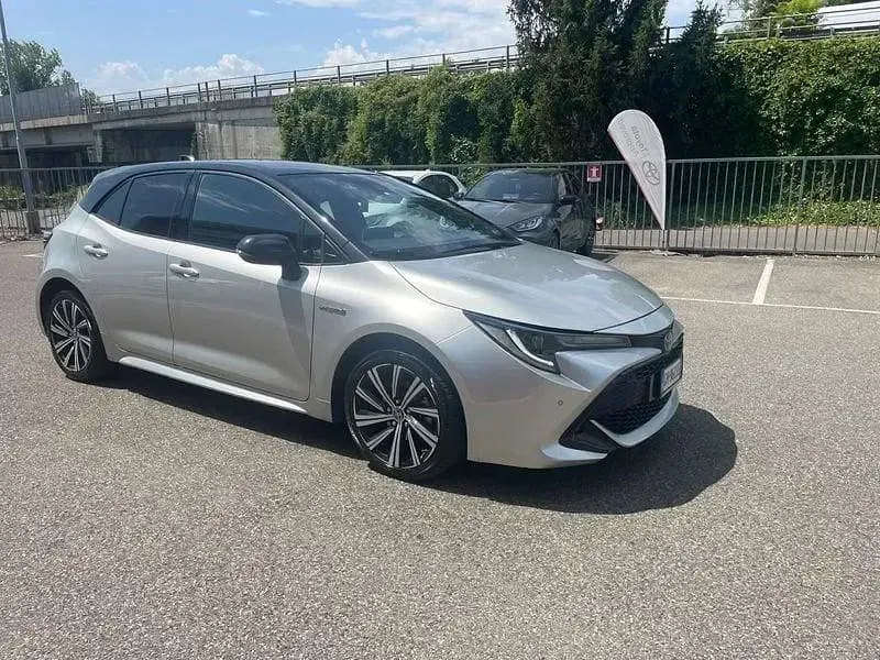 Usata Toyota Corolla Style 122 CV (89 kW) 2022 Argento Berlina