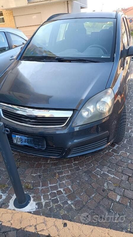 Usata Opel Zafira Club 101 CV (74 kW) 2006 Blu Monovolume
