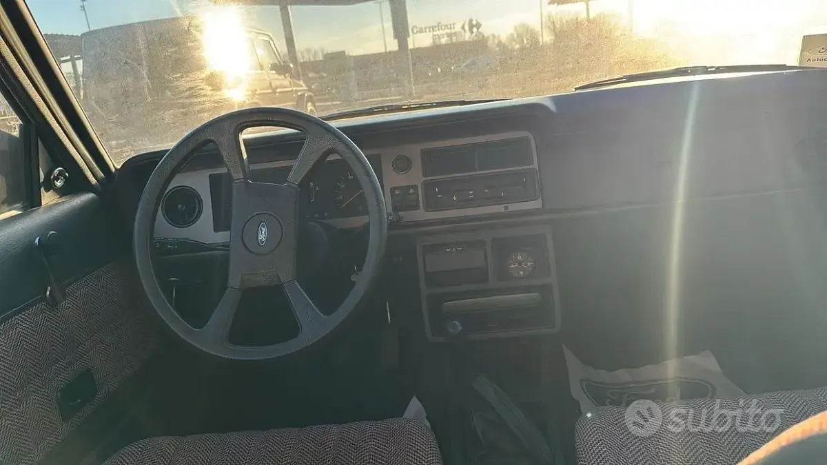 Usata Ford Taunus 63 CV (46 kW) 1982 Grigio Berlina