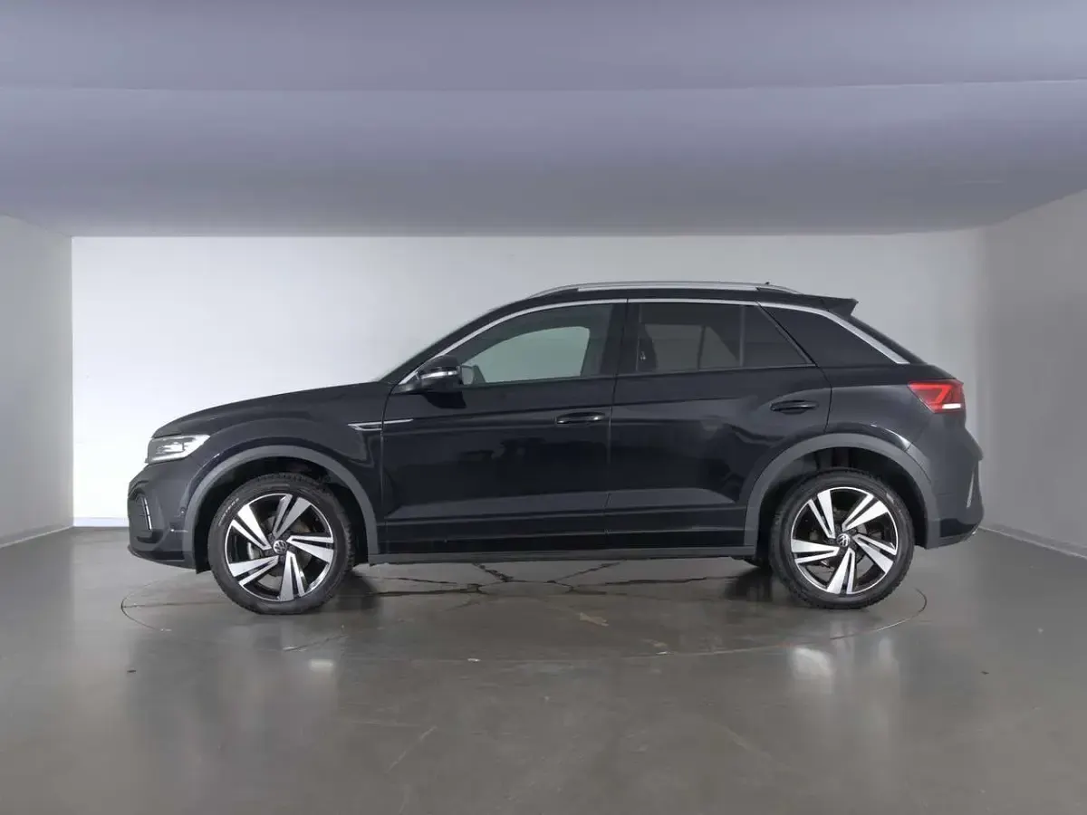 Usata VW T-Roc R-line 150 CV (110 kW) 2023 Nero SUV