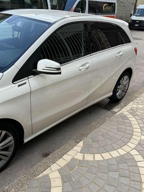 Usata Mercedes B180 109 CV (80 kW) 2015 Monovolume