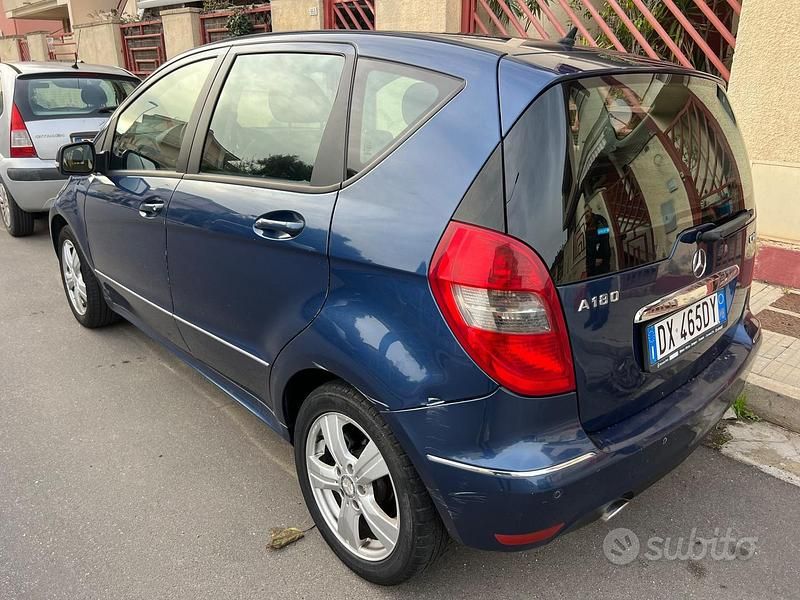 Usata Mercedes A180 Avantgarde 108 CV (79 kW) 2009 Blu Berlina