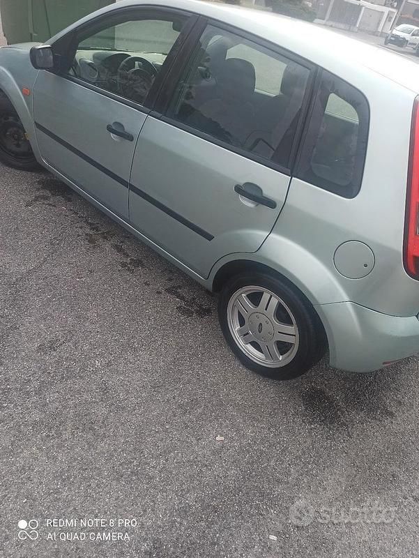 Usata Ford Fiesta 2004 Utilitaria