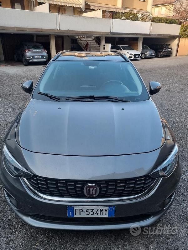 Usata Fiat Tipo 120 CV (88 kW) 2018 Grigio Station wagon