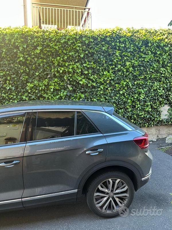 Usata VW T-Roc 150 CV (110 kW) 2020 Grigio SUV