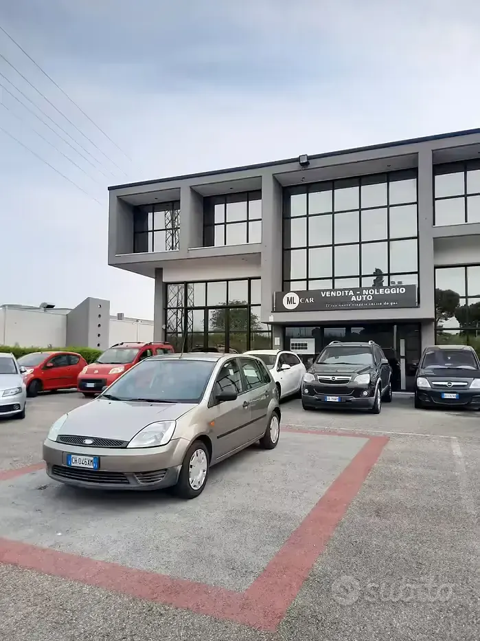 Gebraucht Ford Fiesta Ambiente 75 PS (55 kW) 2003 Grau Kleinwagen