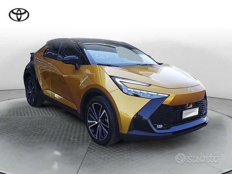 Usata Toyota C-HR Lounge 197 CV (144 kW) 2024 Oro SUV