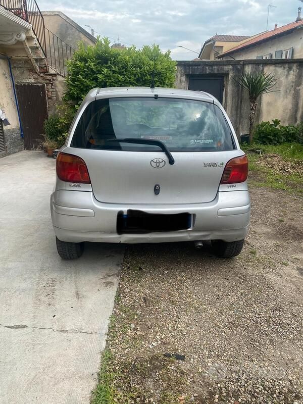 Usata Toyota Yaris 2005 Grigio Utilitaria