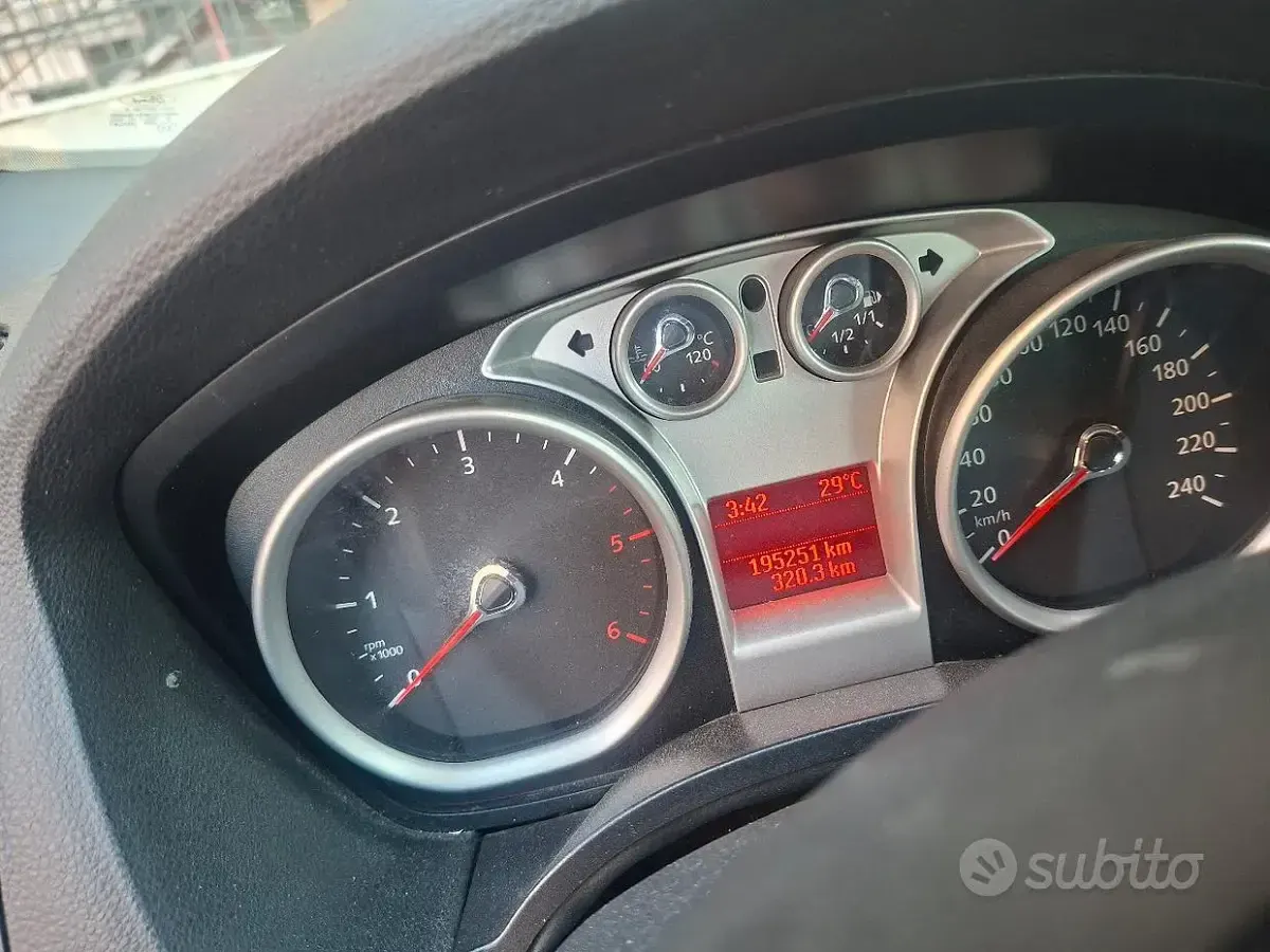 Usata Ford Kuga 120 CV (88 kW) 2012 Bianco SUV