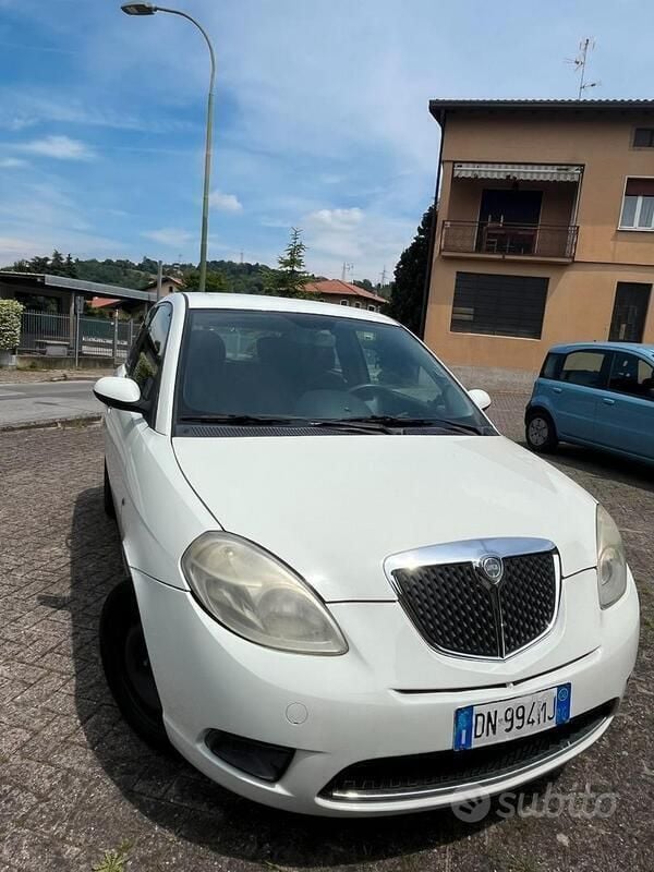 Usata Lancia Ypsilon 60 CV (44 kW) 2008 Bianco Utilitaria