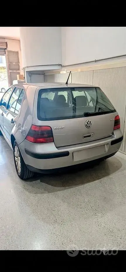 Usata VW Golf IV 101 CV (74 kW) 2004 Grigio Berlina