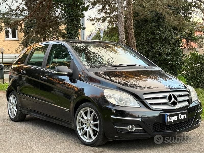 Usata Mercedes B180 Premium 109 CV (80 kW) 2011 Nero Monovolume