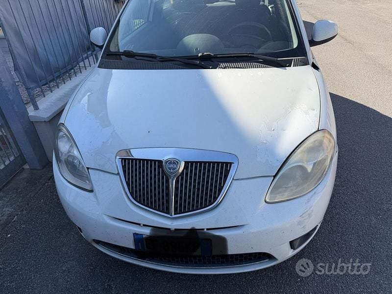 Usata Lancia Ypsilon 60 CV (44 kW) 2010 Bianco Utilitaria