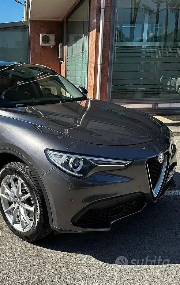 Usata Alfa Romeo Stelvio Sprint 209 CV (153 kW) 2019 Grigio SUV