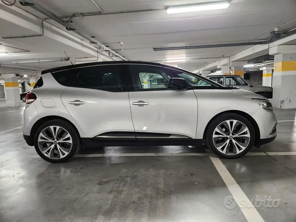 Usata Renault Scénic IV Intens 110 CV (80 kW) 2018 Grigio Monovolume