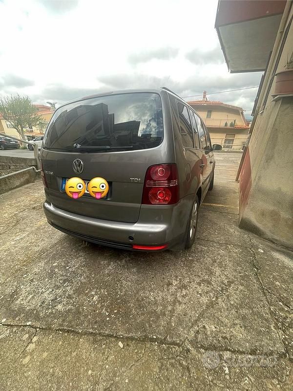 Begagnad VW Touran 90 HK (66 kW) 2007 Grå Minibuss