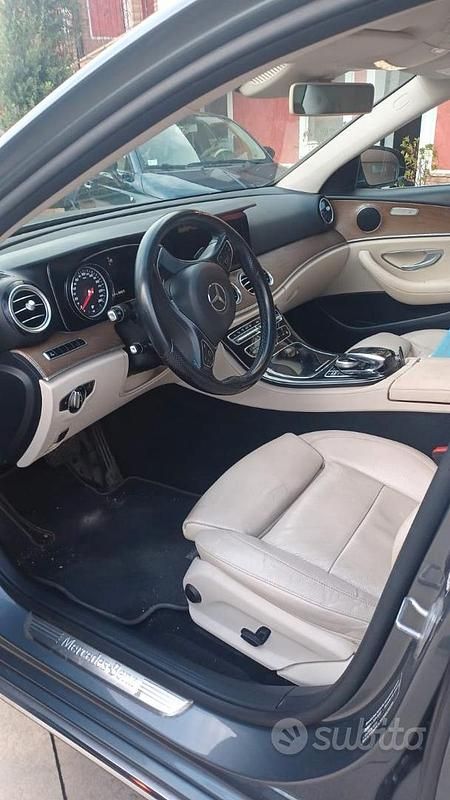Usata Mercedes E220 184 CV (135 kW) 2018 Grigio Berlina