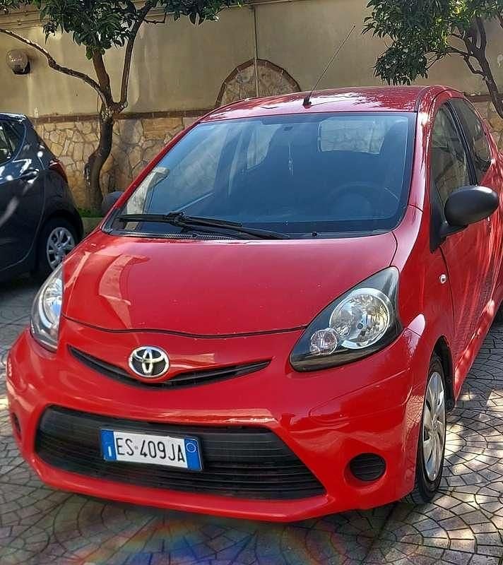Usata 2014 Toyota Aygo X-clusiv Due volumi | 3999 € (Super prezzo) - Immagine 1/4