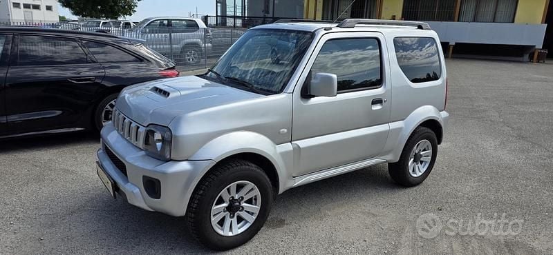 Usata Suzuki Jimny 85 CV (62 kW) 2013 Grigio SUV