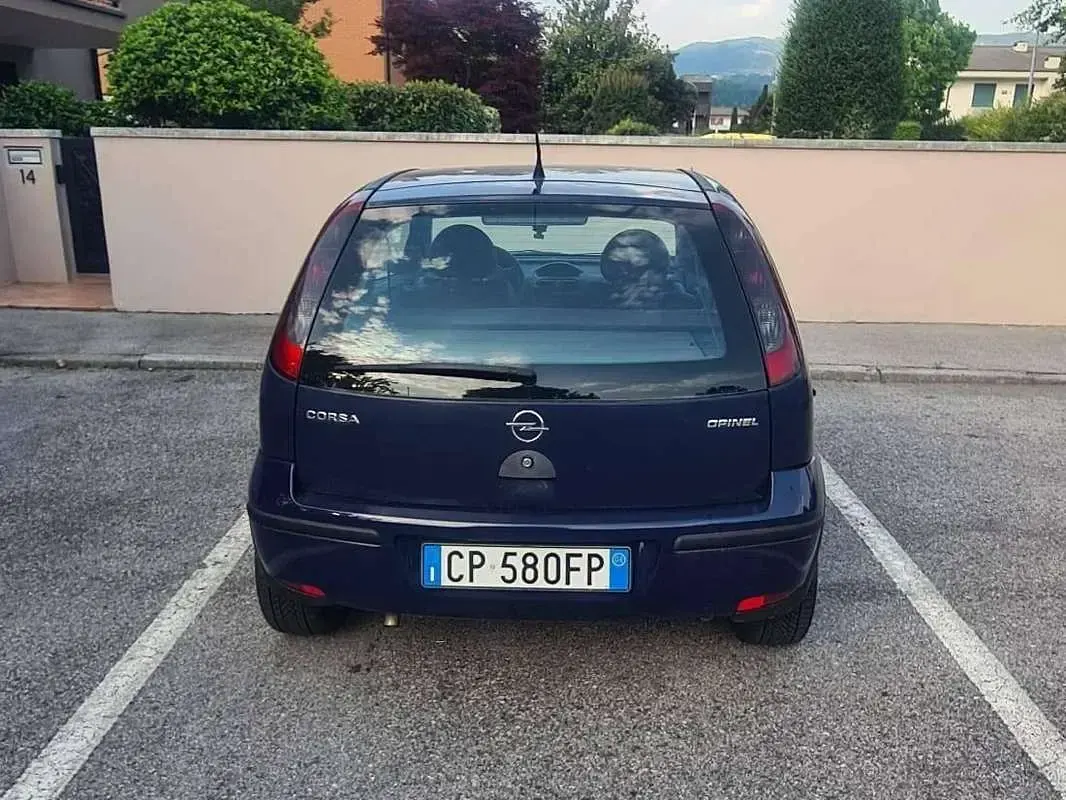Usata Opel Corsa 75 CV (55 kW) 2004 Lilla Utilitaria