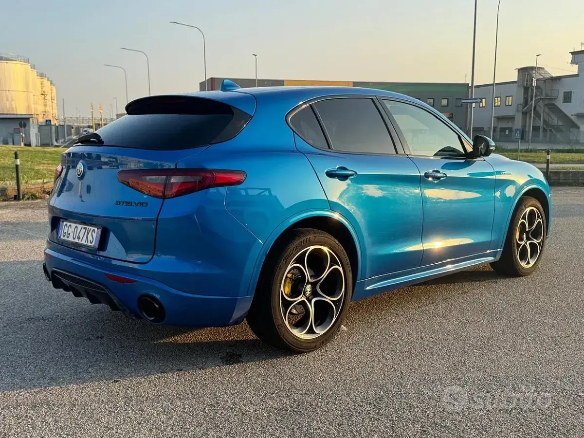 Usata Alfa Romeo Stelvio Veloce 209 CV (153 kW) 2021 Bluazzurro SUV