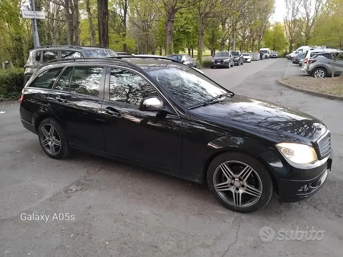 Usata Mercedes C220 150 CV (110 kW) 2010 Nero Station wagon