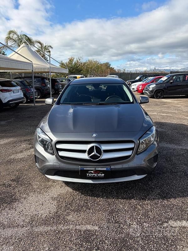 Usata Mercedes GLA180 Business 109 CV (80 kW) 2015 Grigio SUV