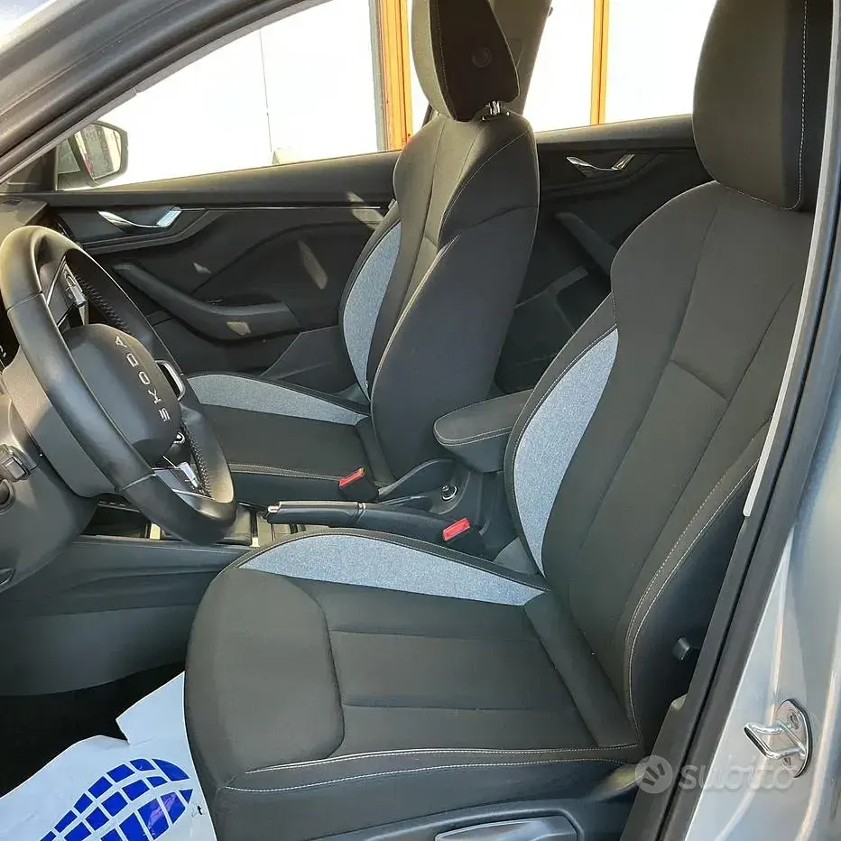 Usata Skoda Kamiq Selection 95 CV (69 kW) 2025 Grigio SUV