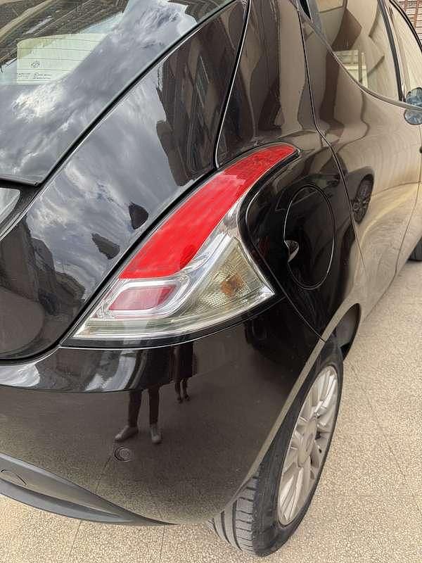 Usata Lancia Ypsilon Gold 80 CV (58 kW) 2015 Utilitaria