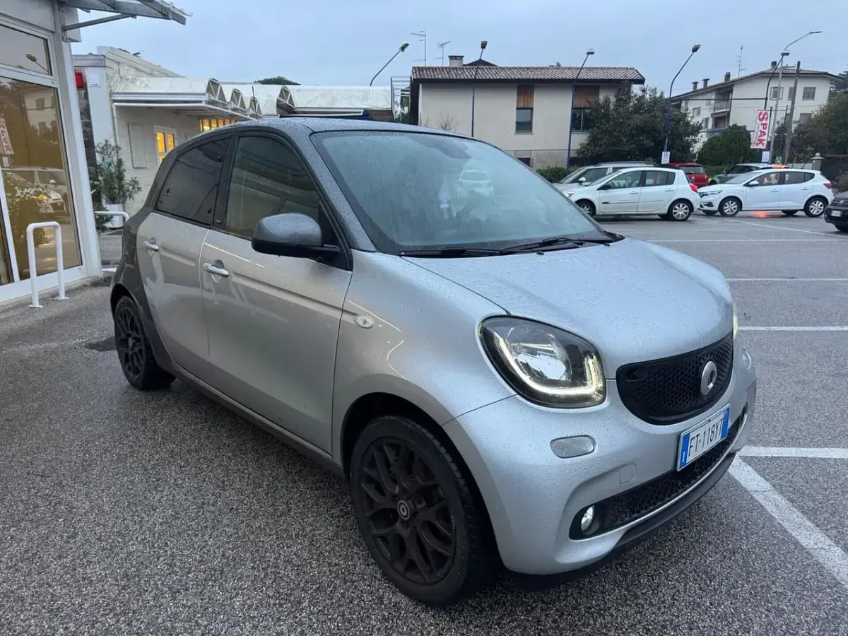 Usata Smart ForFour Passion 90 CV (66 kW) 2019 Argento Utilitaria