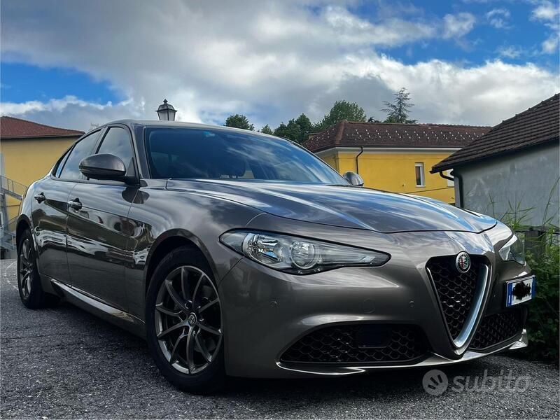 Bronzo Usata 2018 Alfa Romeo Giulia Super Tre volumi | 15.900 € (Super prezzo) - Immagine 1/4