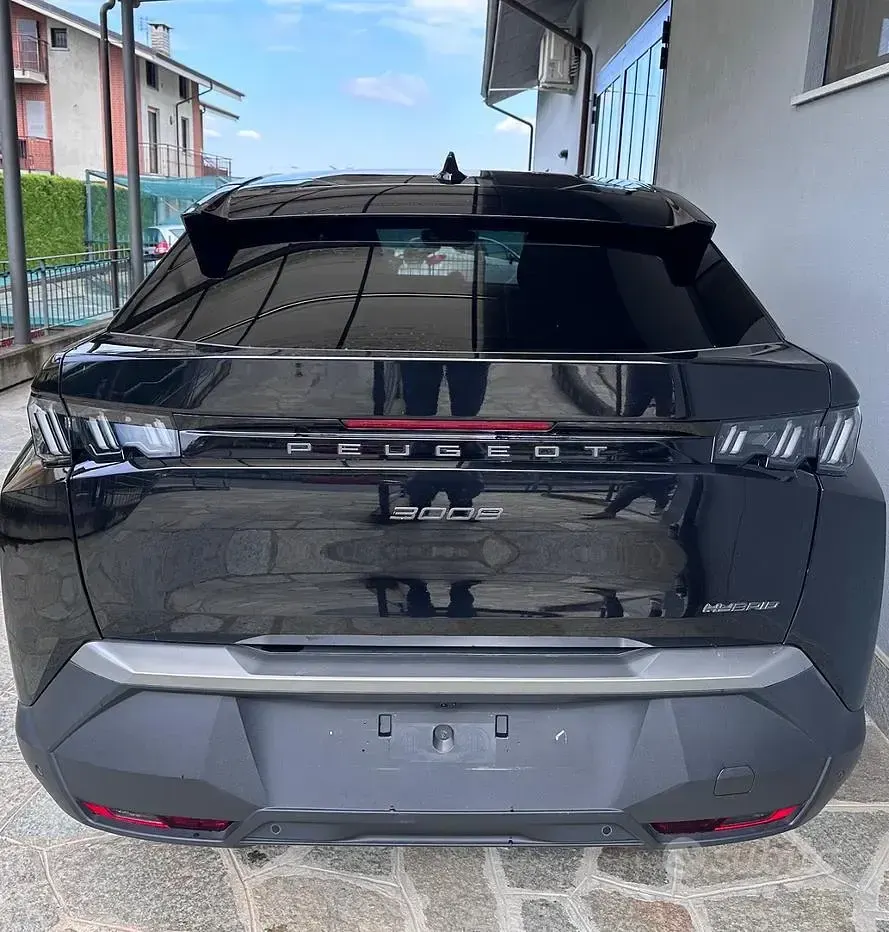 Usata Peugeot 3008 Allure 136 CV (100 kW) 2025 Nero SUV