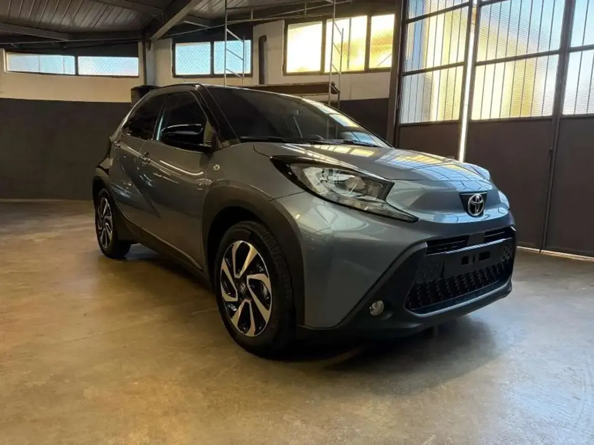 Nuova Toyota Aygo X Trend 72 CV (52 kW) 2025 Celestite grey / tetto nero SUV