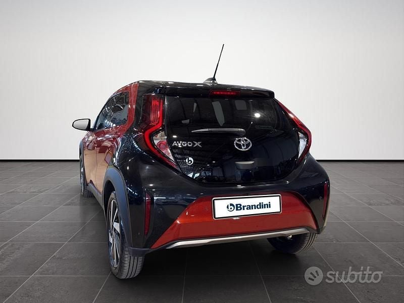 Usata Toyota Aygo X Lounge 72 CV (52 kW) 2023 Rosso tetto nero SUV
