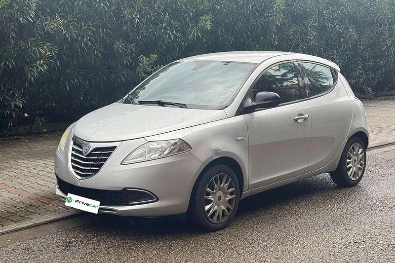 Usata Lancia Ypsilon Silver 69 CV (50 kW) 2012 Grigio Utilitaria