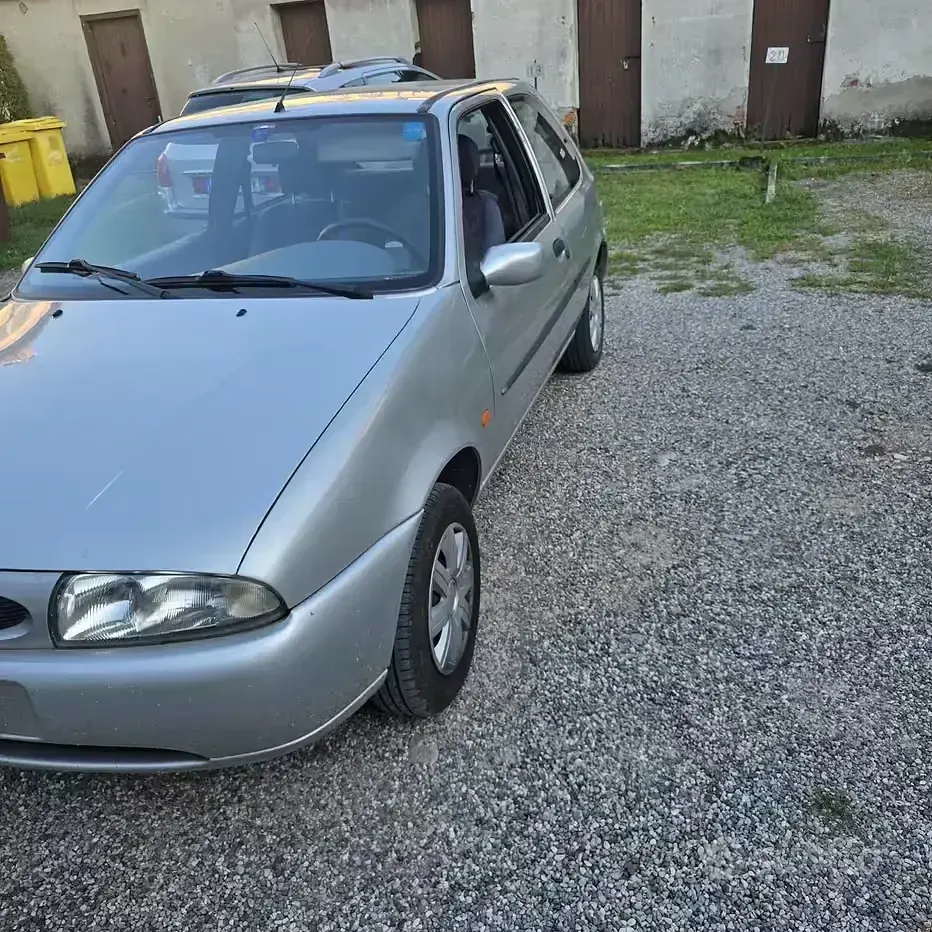 Usata Ford Fiesta S 75 CV (55 kW) 1998 Grigio Utilitaria