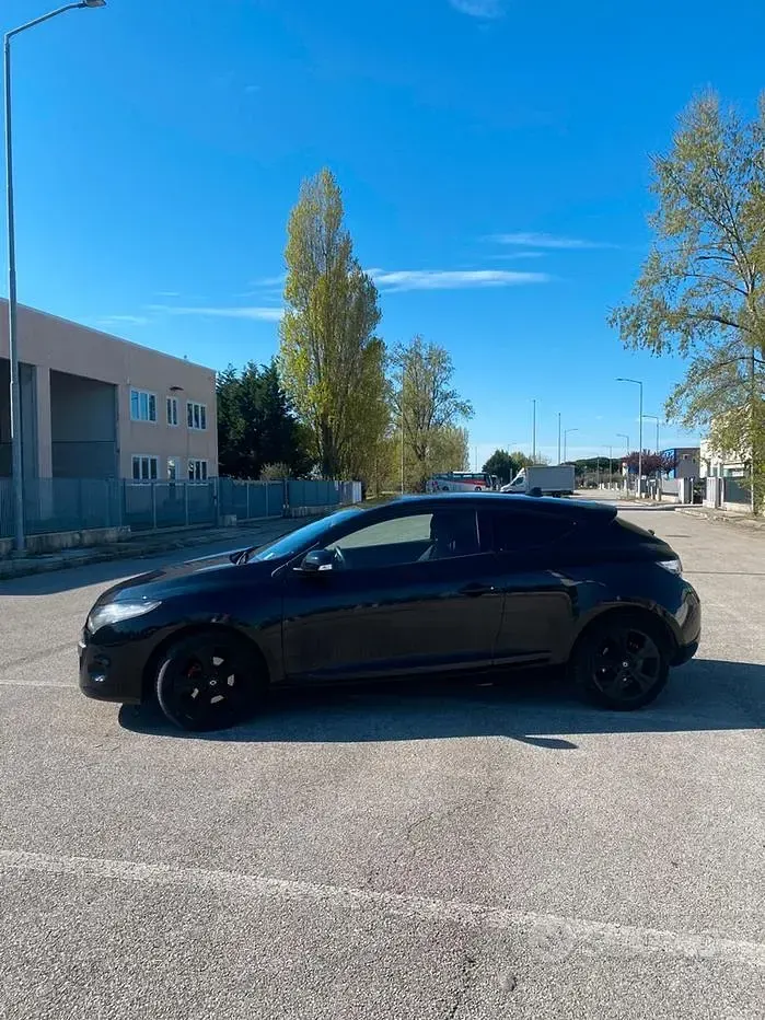 Usata Renault Mégane Coupé 110 CV (80 kW) 2011 Nero Coupé