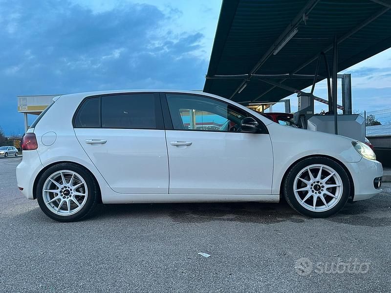 Usata VW Golf VI Highline 105 CV (77 kW) 2011 Bianco Utilitaria