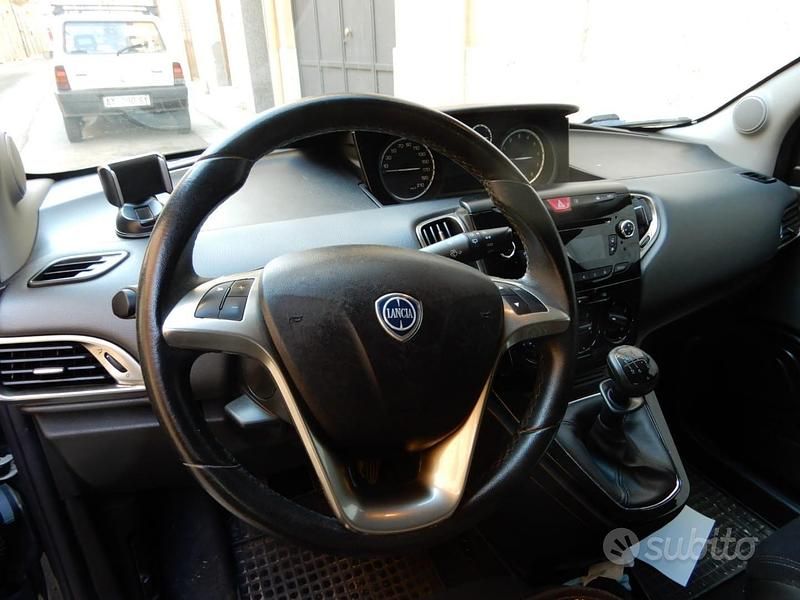 Usata Lancia Ypsilon 69 CV (50 kW) 2015 Nero Utilitaria