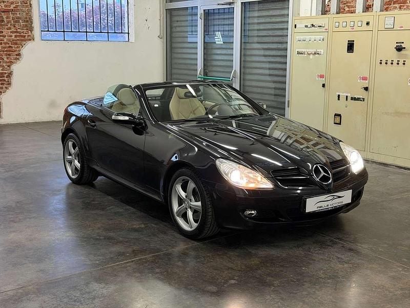 Begagnad Mercedes SLK280 Chrome 231 HK (169 kW) 2006 Svart Cab