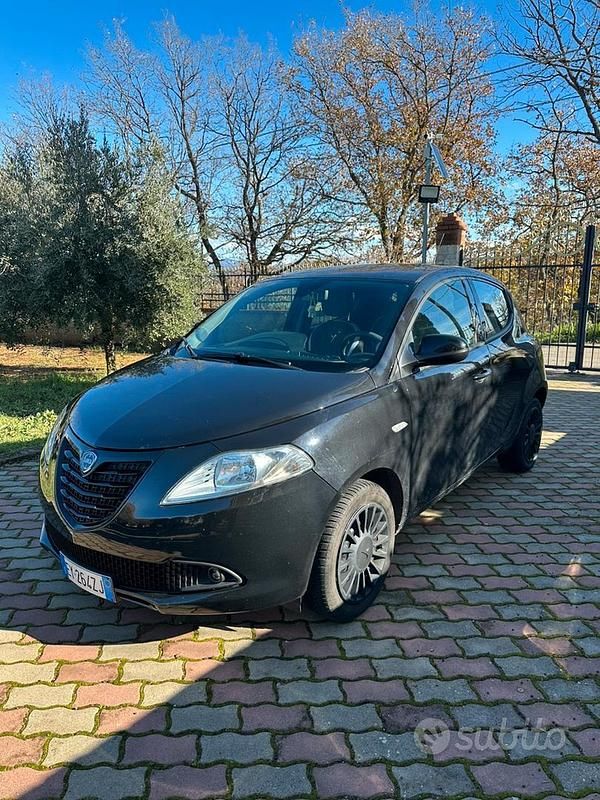 Usata Lancia Ypsilon 95 CV (69 kW) 2015 Nero Utilitaria