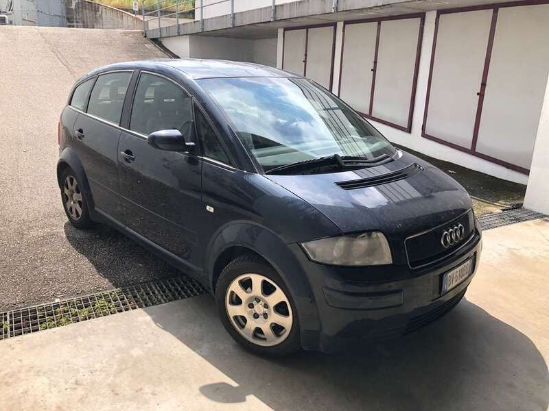 Usata Audi A2 Ambiente 75 CV (55 kW) 2001 Blu petrolio Utilitaria