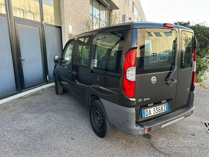 Usata Fiat Doblò Family 85 CV (62 kW) 2006 Nero Monovolume